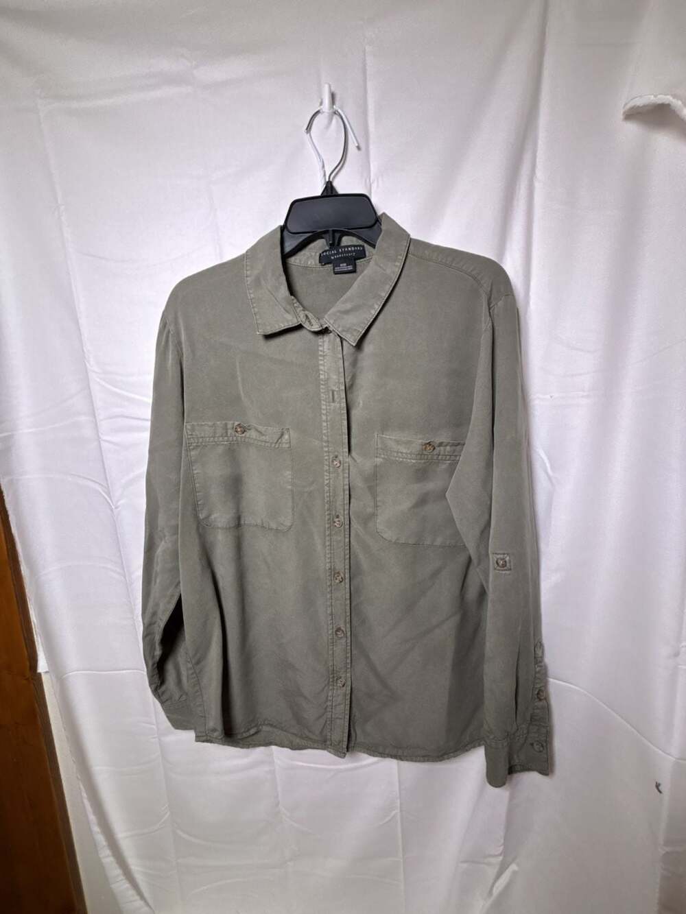 Social Standard by Sanctuary Button-Down Shirt Size M Green Tencel